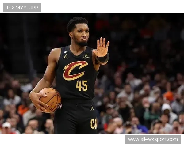 多诺万·米切尔突破拉开防守 与利拉德挡拆配合效率提升显著