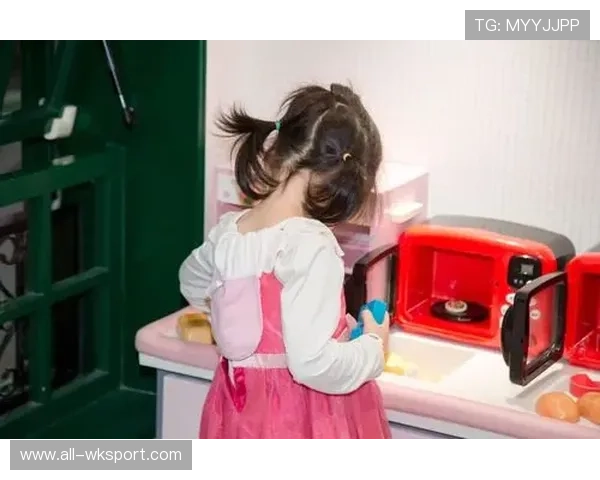 张帅训练完直接拎爱马仕去吃火锅？