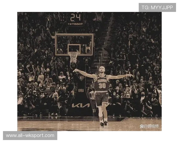 汤普森更积极无球跑动，挡拆配合库里提升三分效率