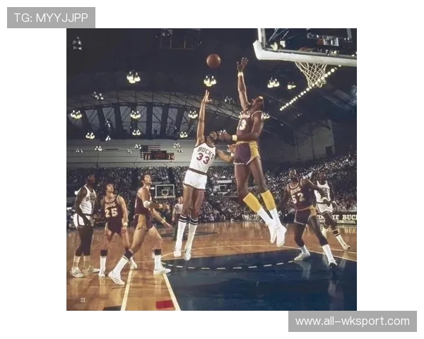 张伯伦关键时刻篮下统治力远超奥尼尔与贾巴尔