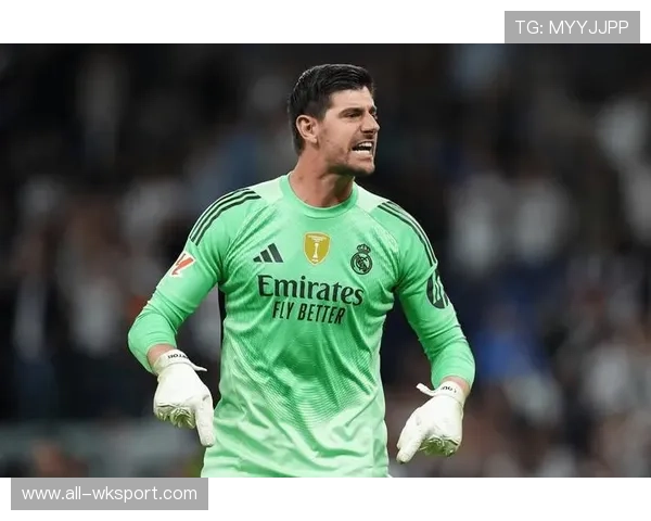 库尔图瓦：2米身高与高空球控制下的门线反应解析