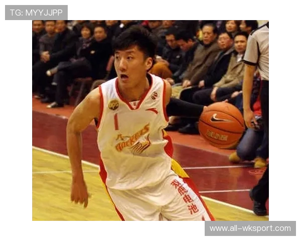 无球跑位牵制对位后卫，替补三分效率高于首发